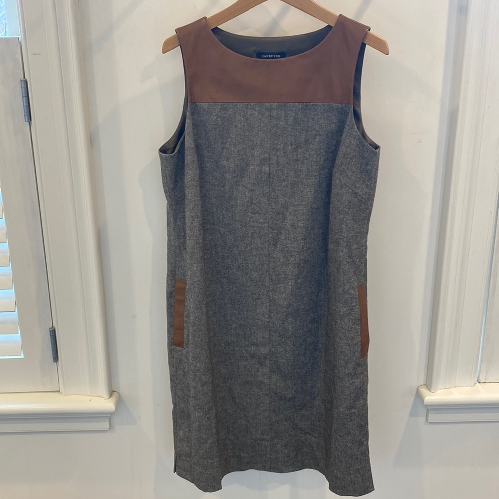 Lands’ End Grey Shift Dress w Chestnut Brown Faux Leather Details. Size 8.